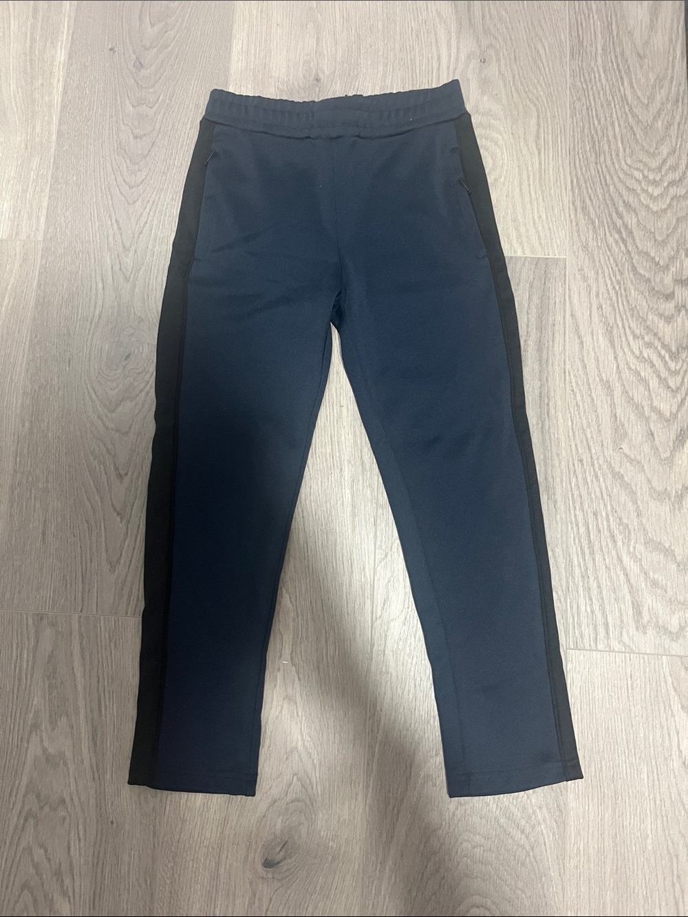 Molo navy sweatpants size 128 (8)